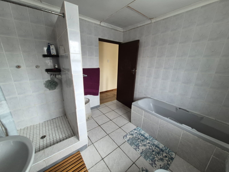 7 Bedroom Property for Sale in Dana Bay Western Cape